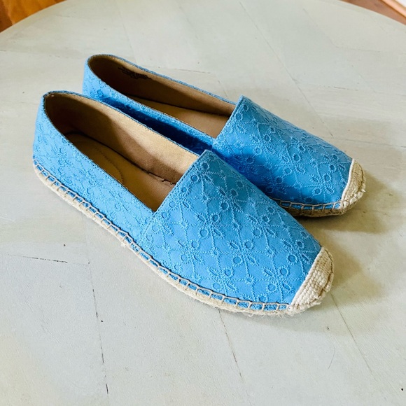 Talbots Izzy Light Blue Eyelet Espadrilles Size 6.5 NWOT - Picture 2 of 9